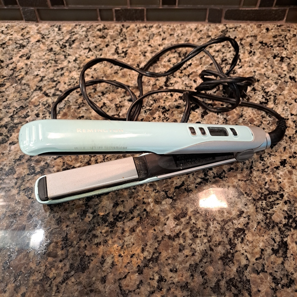 Remington hair straightener